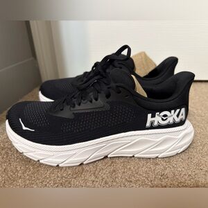 Hoka Arahi 7 Black and White Athletic Sneakers Size 8 Wide